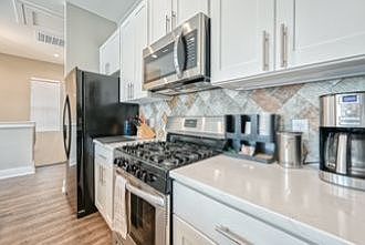 4th image of 882 Fortune St