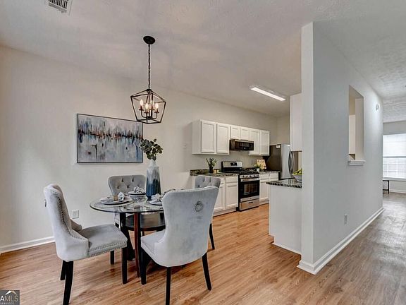 3rd image of 3050 Kentmere Dr