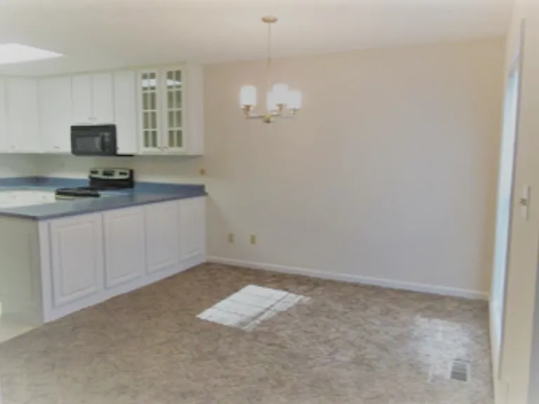 1176 E Commons Dr — Photo 4
