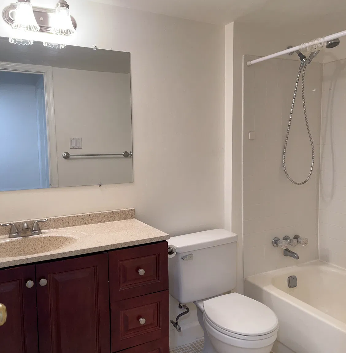 4 bed, 1694 sqft, $4,100 — Photo 2