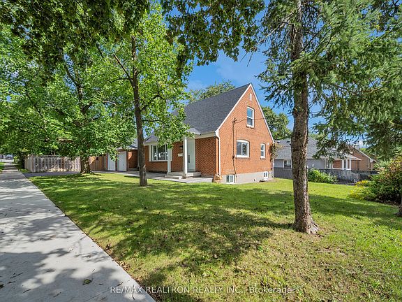 2nd image of 11 Harrow Dr