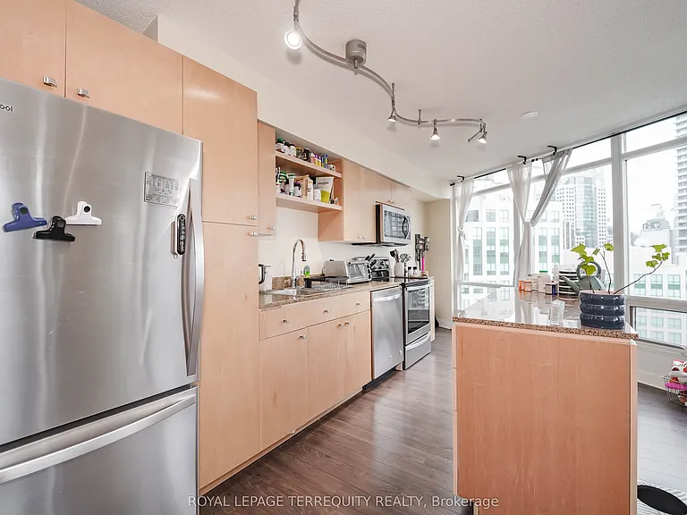 361 Front St W #1603 — Photo 7