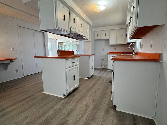 5th image of 203 W Wilmington St