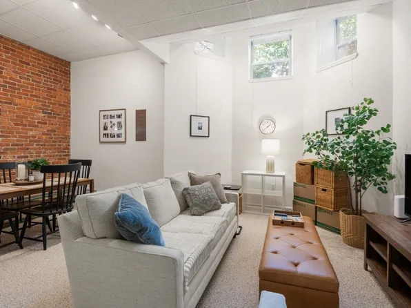 60 Marshal St APT 4, Brookline, MA 02446