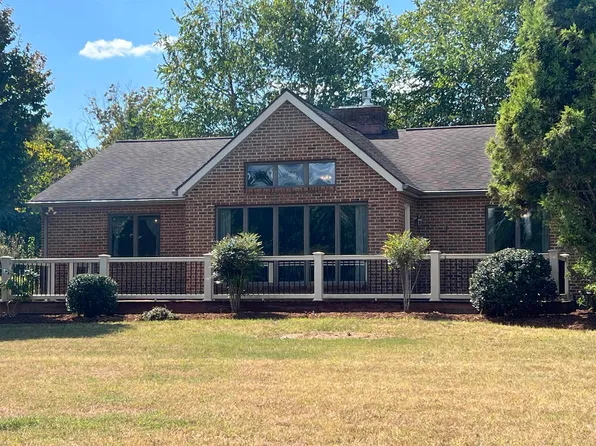16 Cranberry Dr, Stuarts Draft, VA 24477