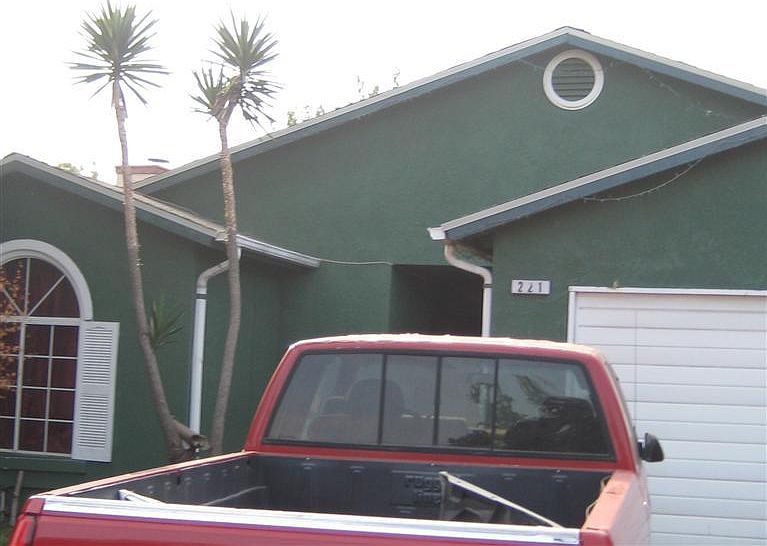2nd image of 221 Fett St