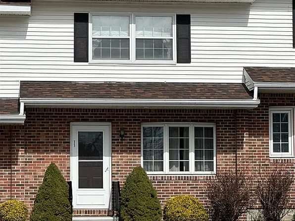 11 Howard Est, Saint Albans, VT 05478