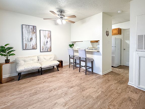 5th image of 994 S Kenilworth Pkwy #330