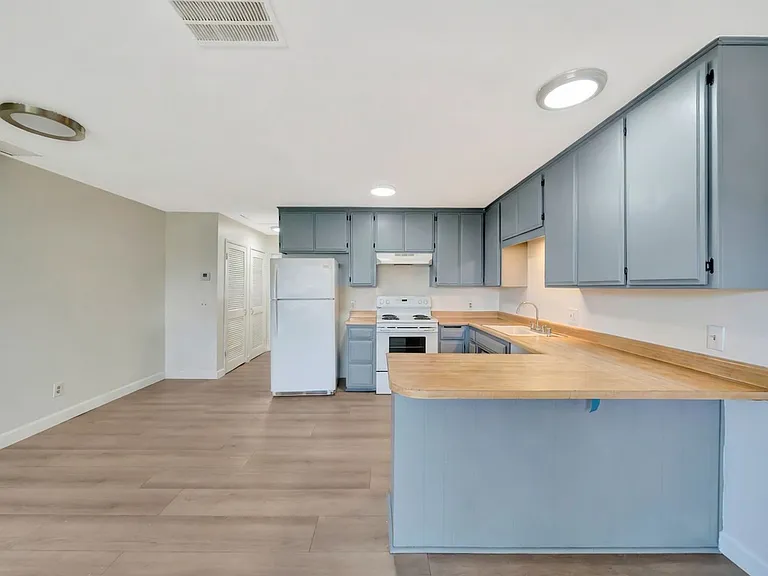6003 Craner Ave #4 — Photo 9