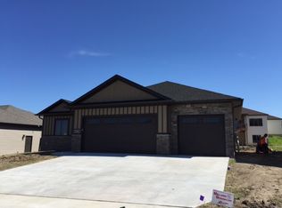 7350 Andy Dr, Lincoln, NE 68516