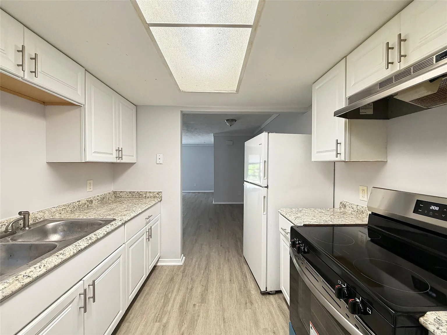 3 bed, 2.5 bath, 1408 sqft, $1,700 — Photo 4