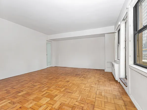 301 East 48th Street image 7 of 17