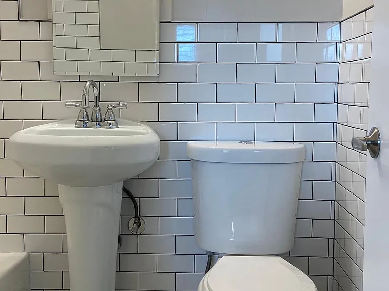 689 Lowry Ave NE #1A — Photo 10