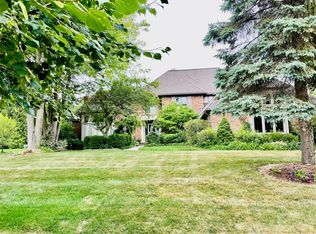 4913 Rivers Edge Dr, Troy, MI 48098