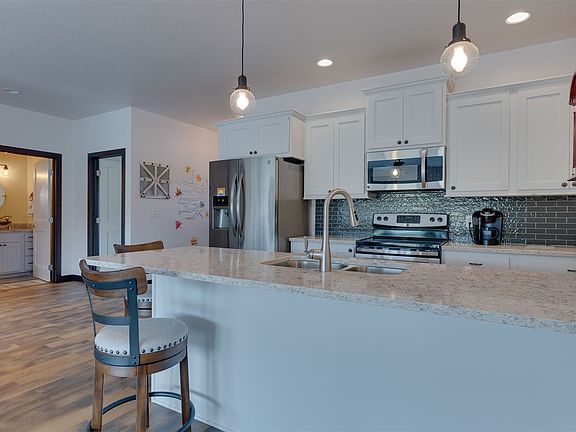 5th image of 2220 Arrowhead Cir
