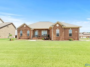 323 Spencer Lakes Dr, Meridianville, AL 35759