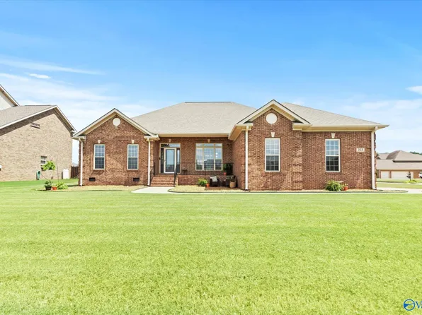 323 Spencer Lakes Dr, Meridianville, AL 35759