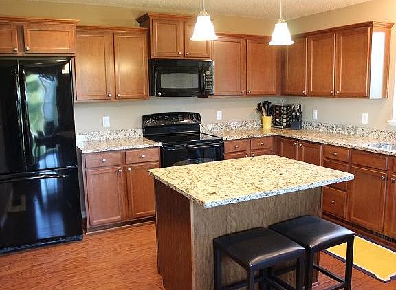 3rd image of 12584 Quemoy St NE