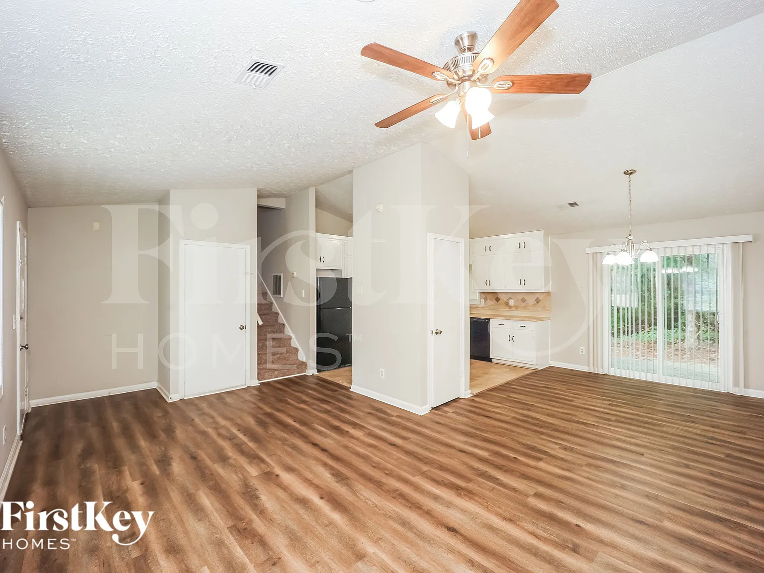 3 bed, 2.0 bath, 1200 sqft, $1,740 — Photo 4