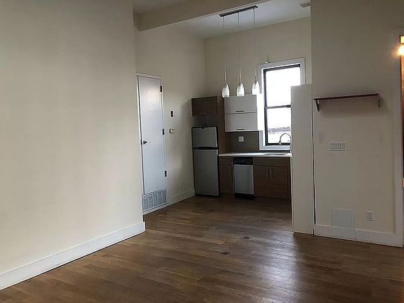 3rd image of 259 Jefferson St #3F