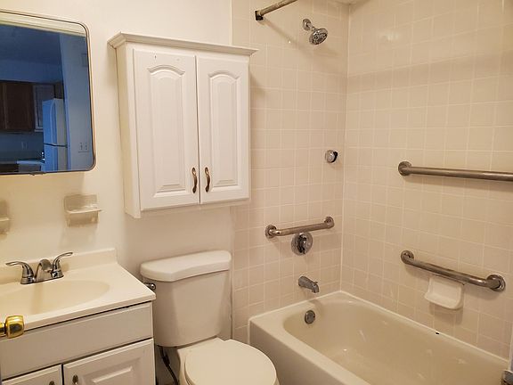 4th image of 217 Beach 97th St #1