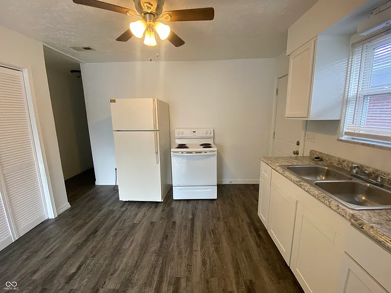621 N Oxford St — Photo 7