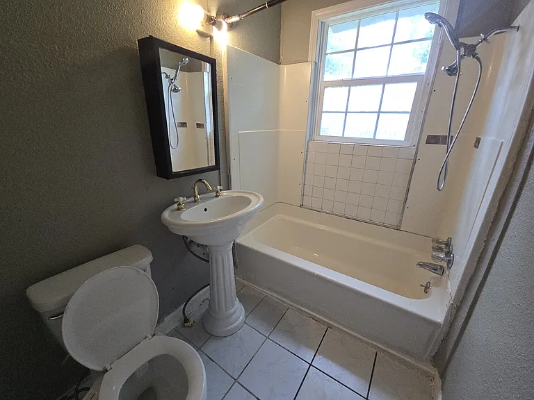 1125 NW 27th St #1 — Photo 17