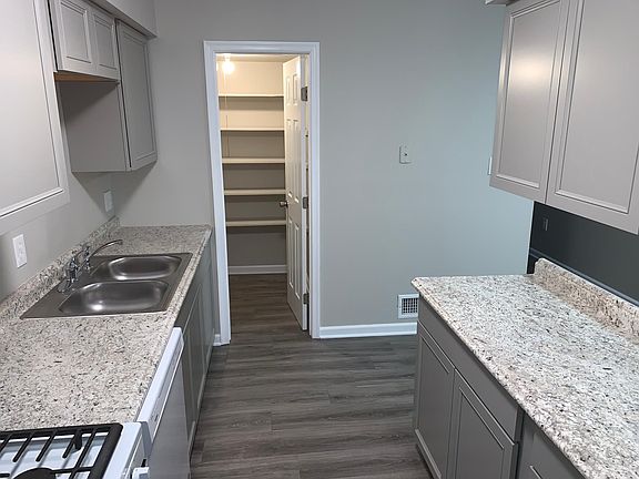 3rd image of 14747 Barksdale St