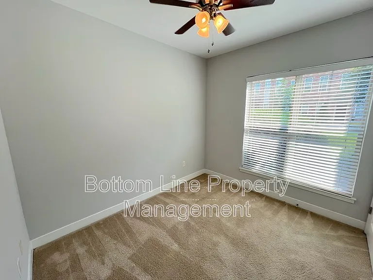 841 Seigle Point Dr — Photo 5