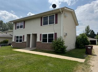 849 Washington St #B, Woodstock, IL 60098