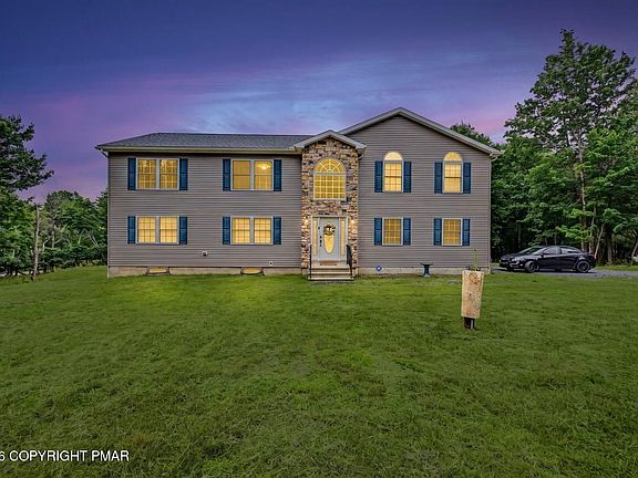 3rd image of 427 Cedar Dr