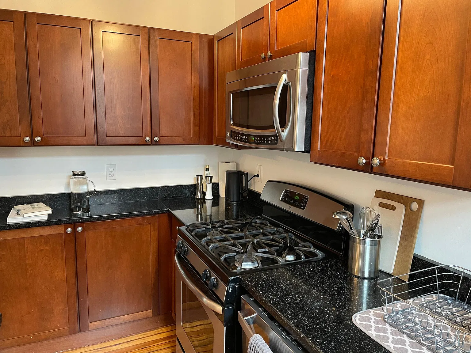 1 bed, 560 sqft, $1,900 — Photo 4