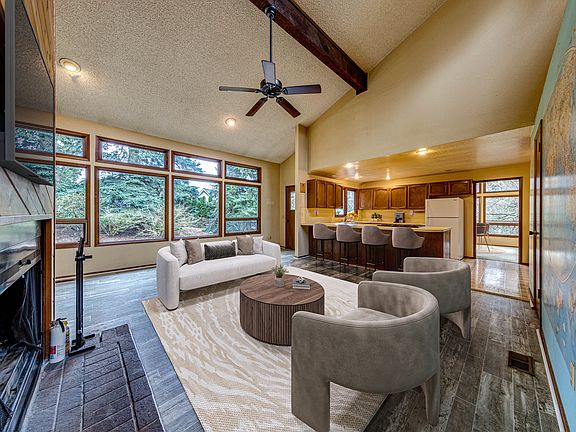 4th image of 20521 Larch Way