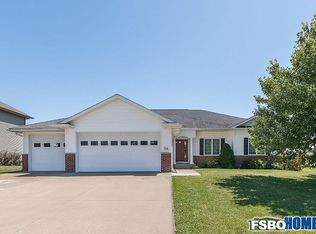 704 Wood Lily Rd, Solon, IA 52333