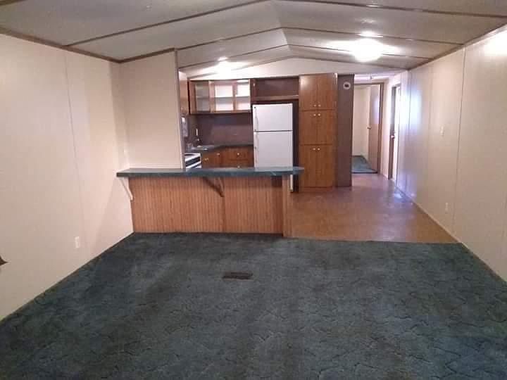 1st image of 102 Glaze Ln