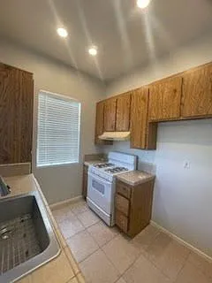 10540 Lakeside Dr N #J — Photo 3
