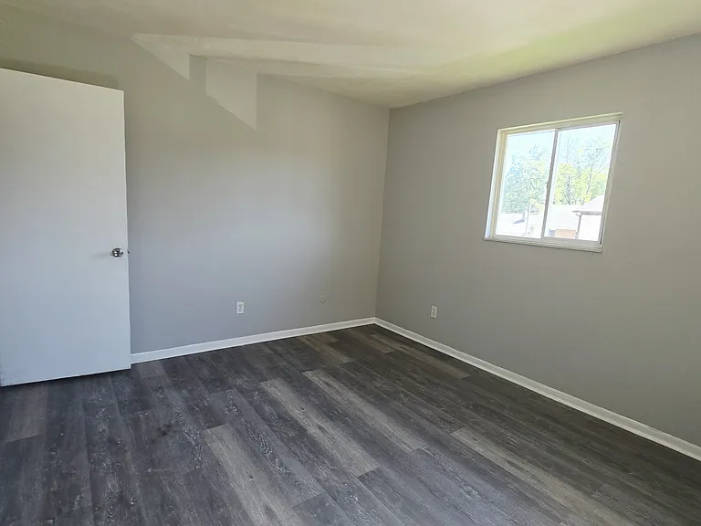 828 Whitethorne Ave #C — Photo 5