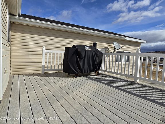 5th image of 21 Meadow Canyon Dr