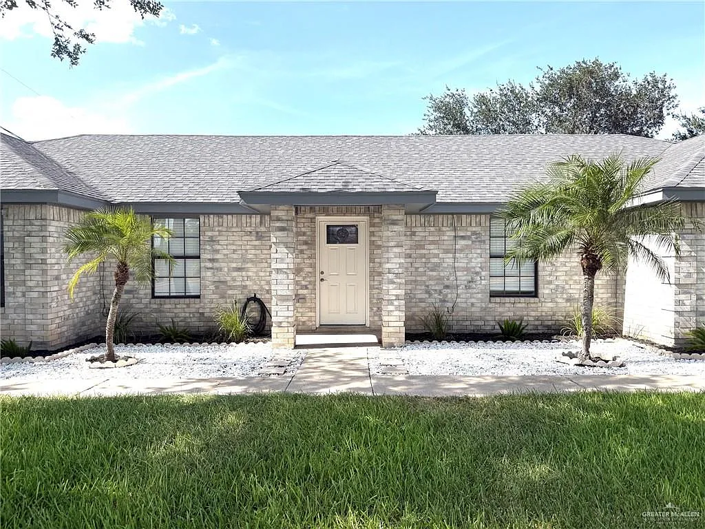 2 bed, 1.0 bath, 2463 sqft, $975 — Photo 1