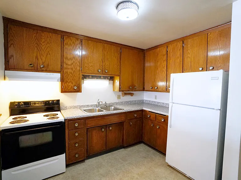 Priscilla Standish Apartments — Photo 24