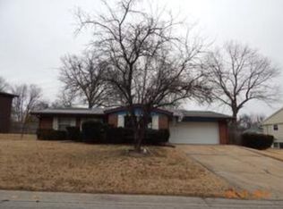 215 McKnight Rd, Fairview Heights, IL 62208