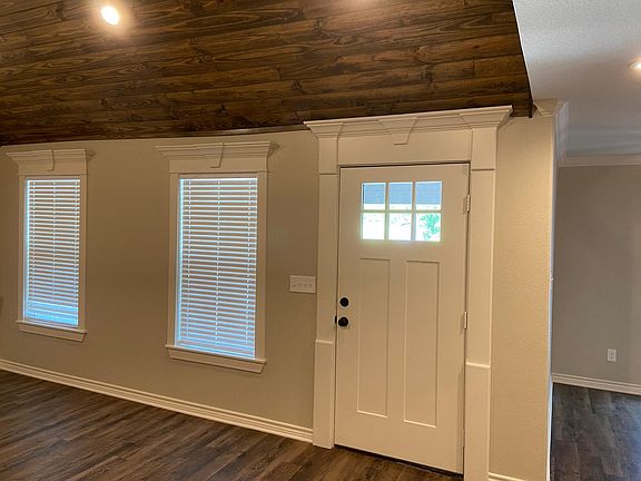 4th image of 708 S Smith Dr