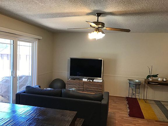4th image of 1402 Overland Dr