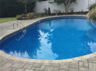 45 Abbott Pl, Bay Shore, NY 11706