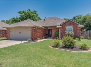 106 Westend Ct, Tuttle, OK 73089