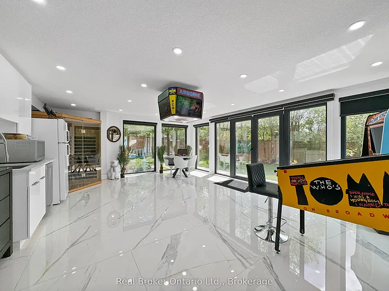 19 Zavarella Ct — Photo 26