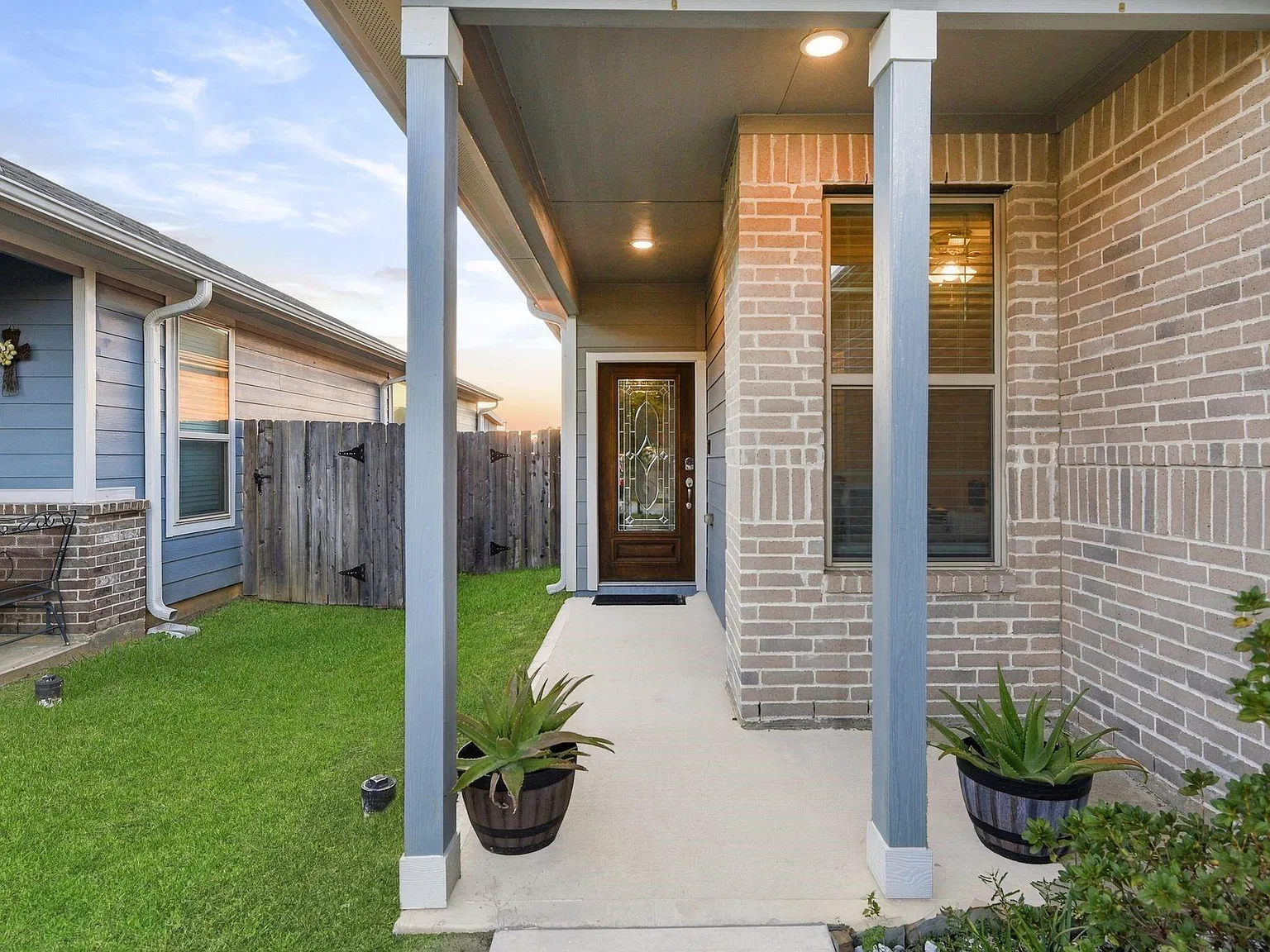 4 bed, 2.0 bath, 1627 sqft, $2,100 — Photo 2