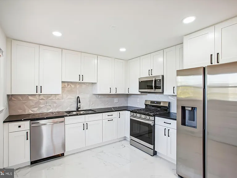 5201 Montgomery St — Photo 2