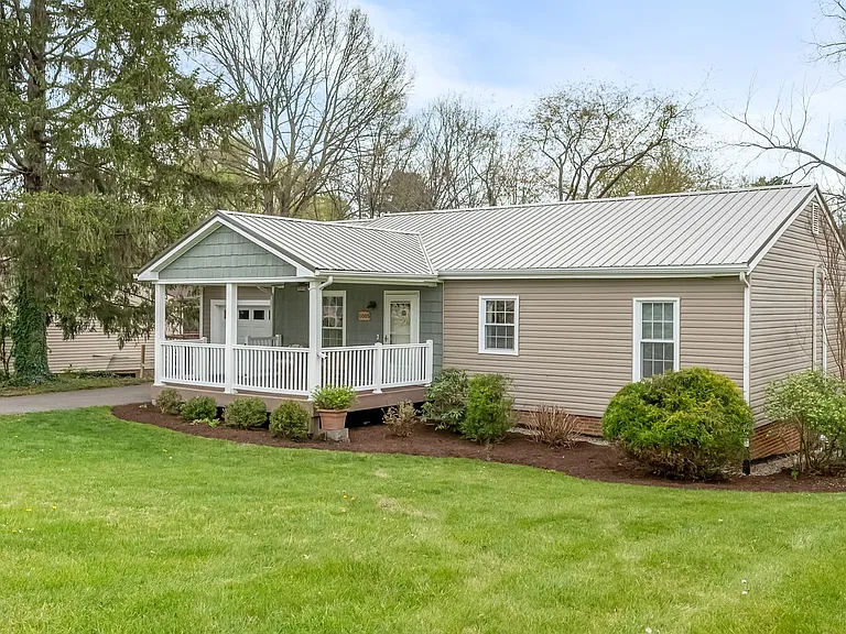 1005 Glade Rd — Photo 3