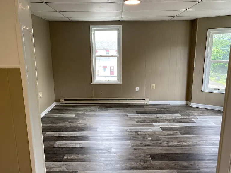 11 Railroad St #4 — Photo 3
